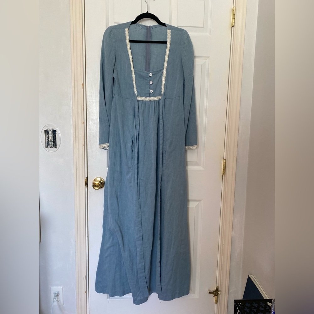 Vintage 70s prairie style dress - blue maxi length with pockets!